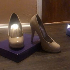 Selling a pair of size 8 Madden Girl heels